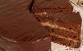Пражский - шоколадный бисквит, пропитанный кофейно-коньячным сиропом, шоколадный масляный крем с коньяком.